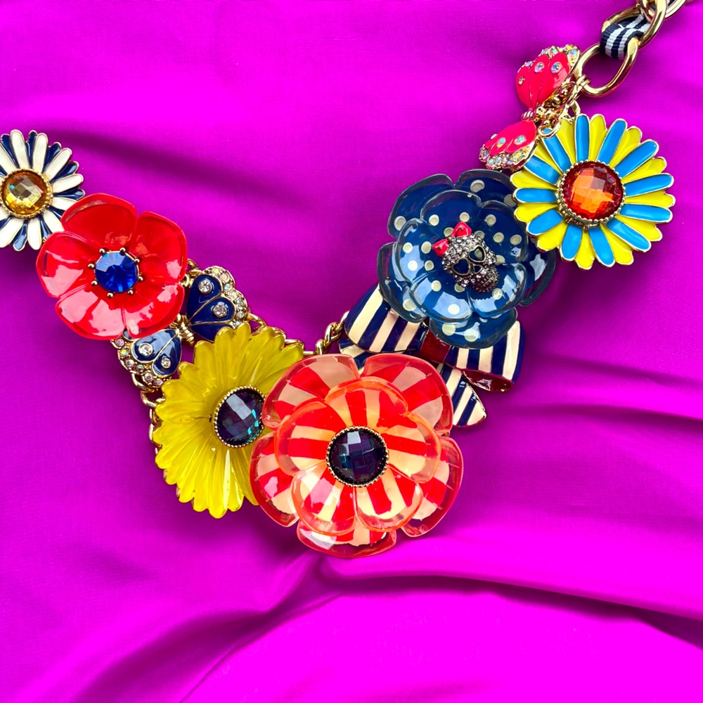 Betsy Johnson statement necklace